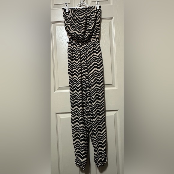 Women’s Jumpsuit - Picture 3 of 9